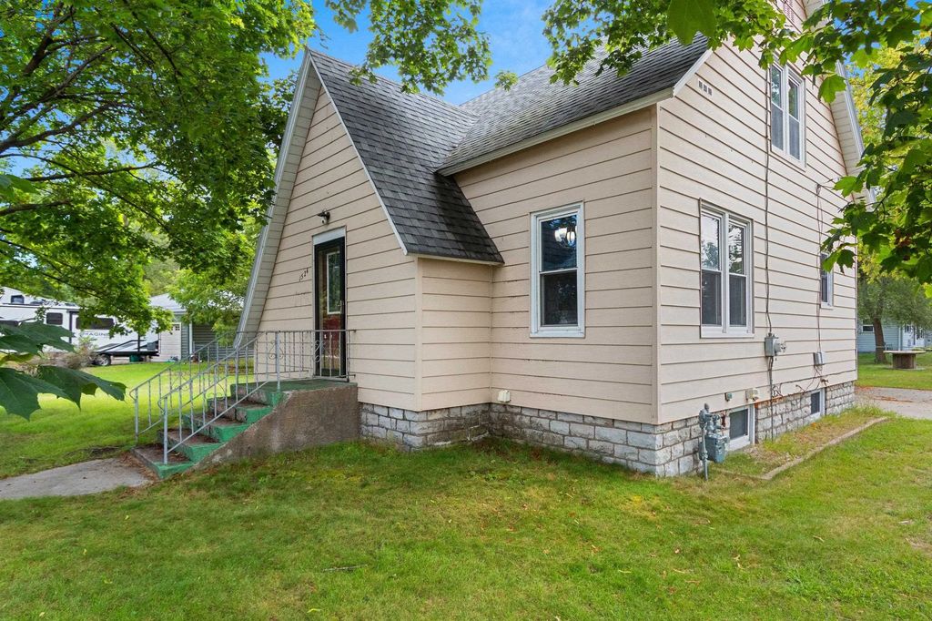1524 6th Street, MARINETTE