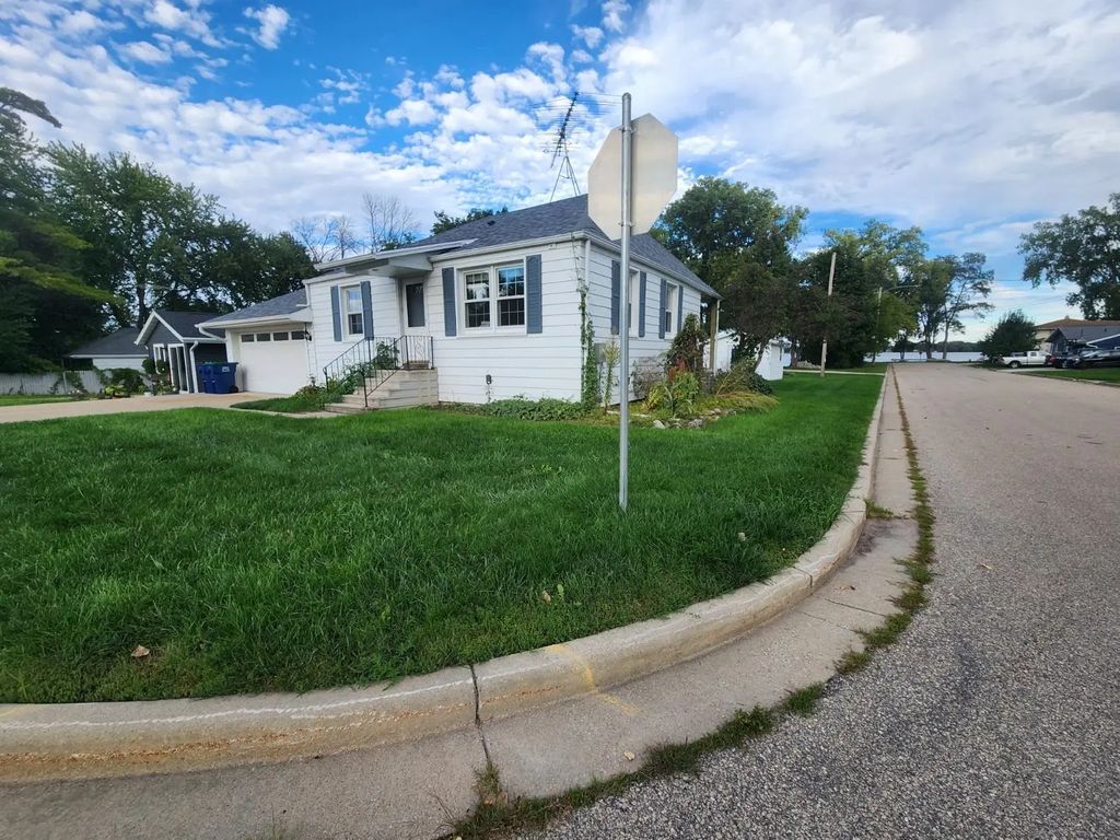 603 N 7th Street, WINNECONNE
