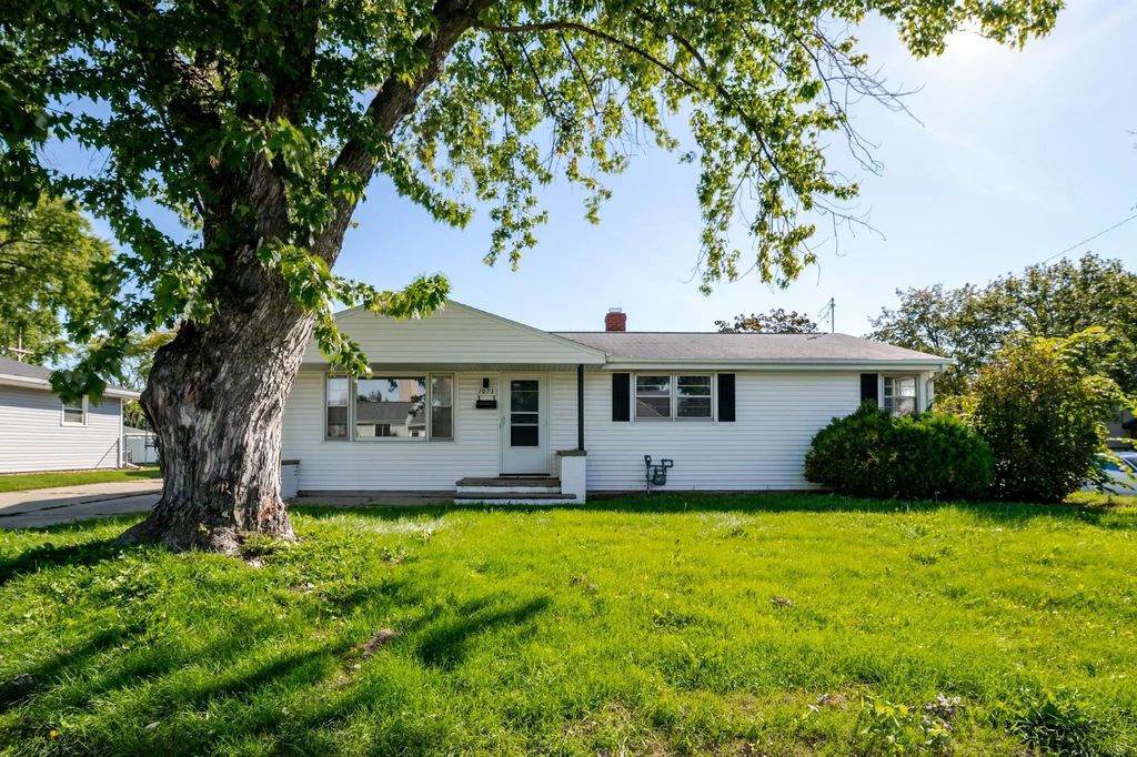 1073 Suburban Drive, DE PERE