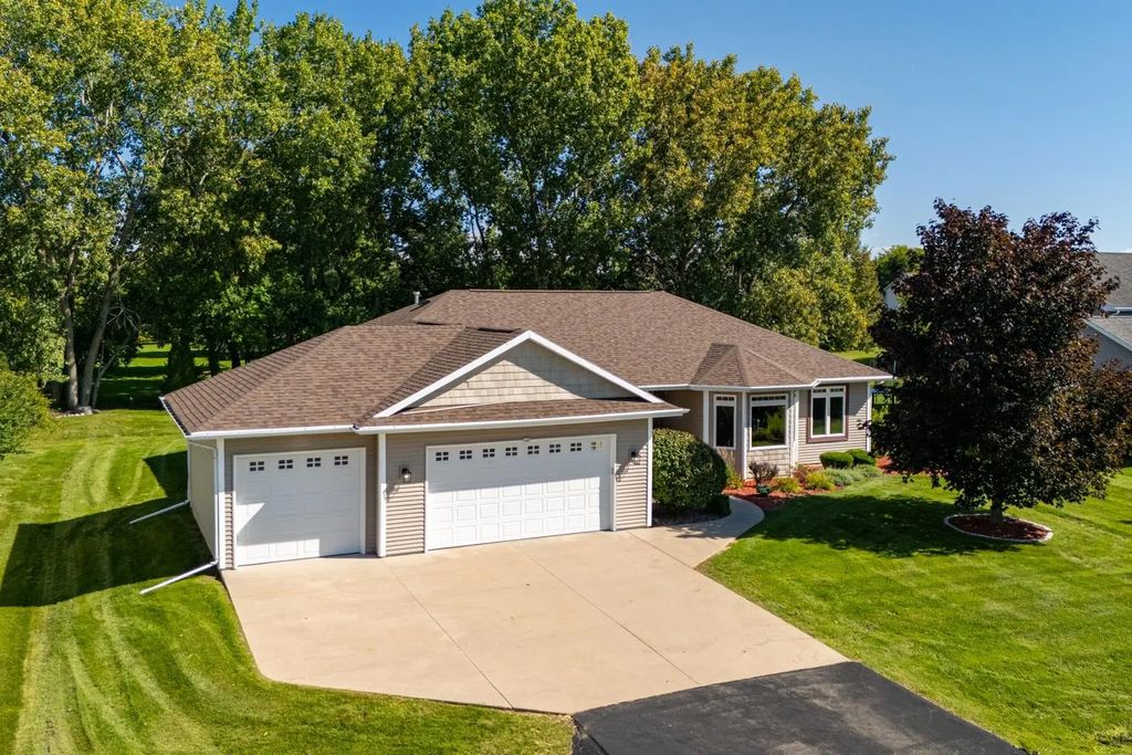 140 Thackery Drive, OSHKOSH