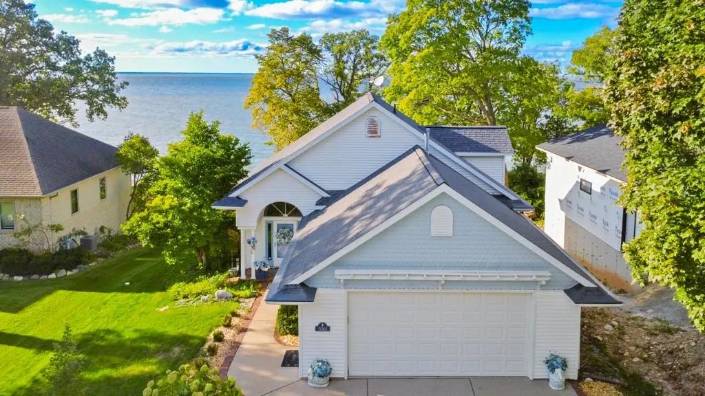 5061 Edgewater Beach Road, GREEN BAY