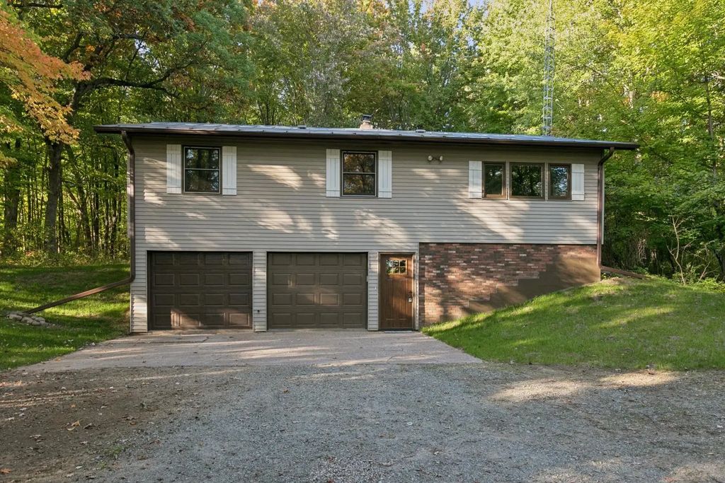 395 County Road A North, Amherst Junction