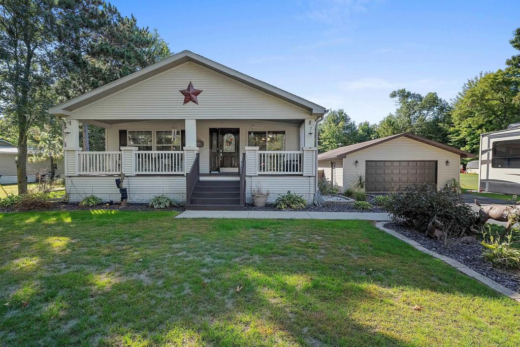 W5021 Pioneer Drive, SHAWANO