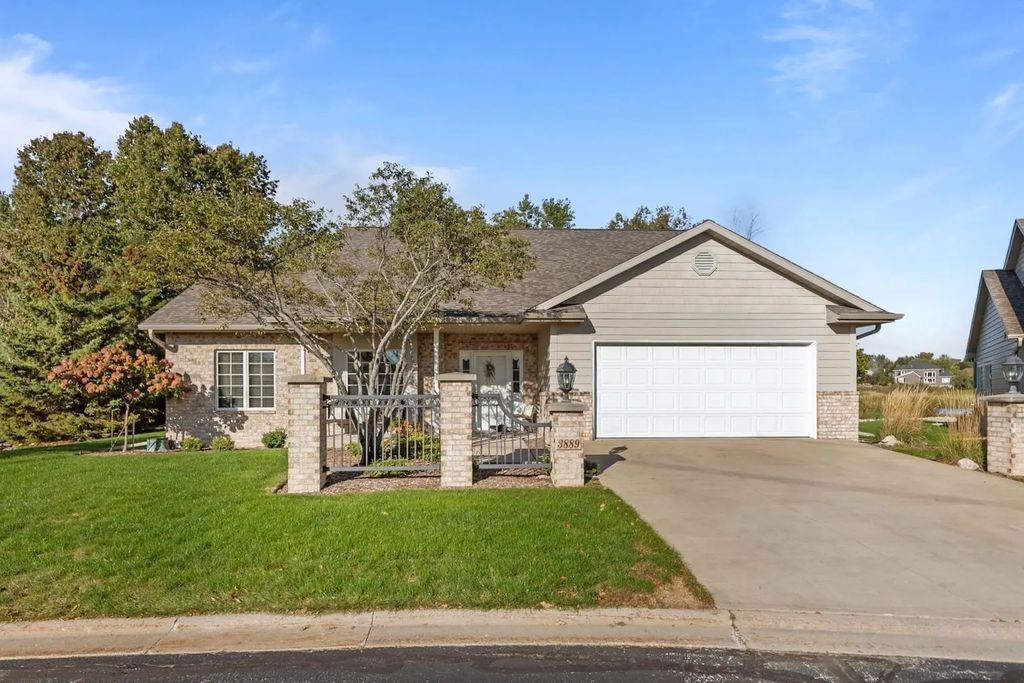 3889 N Crosscreek Circle, APPLETON