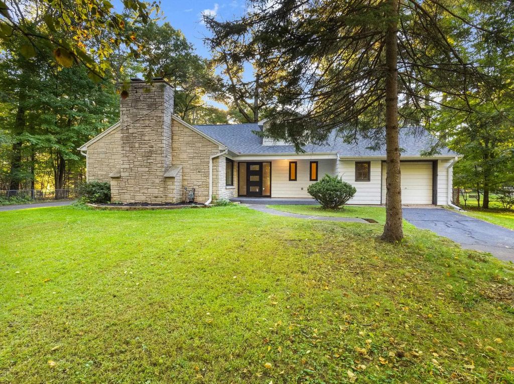 N3027 Woodland Road, MARINETTE