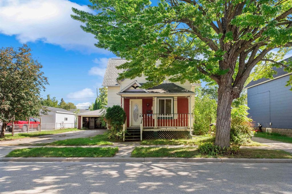 1516 Oakes Street, MARINETTE