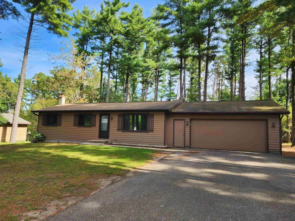 N2555 Woodland Circle, WAUPACA
