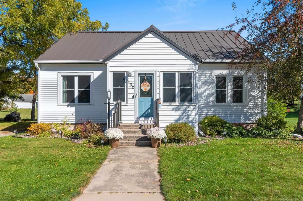 132 S Birch Avenue, GILLETT