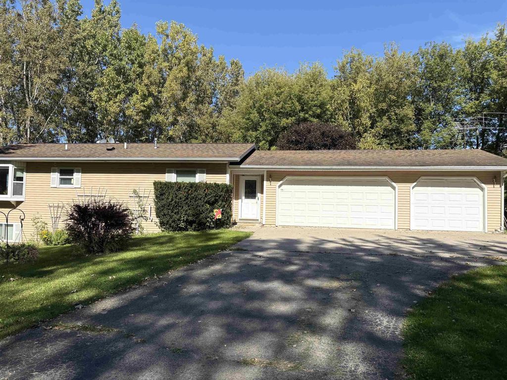 3956 County Rd G, OSHKOSH