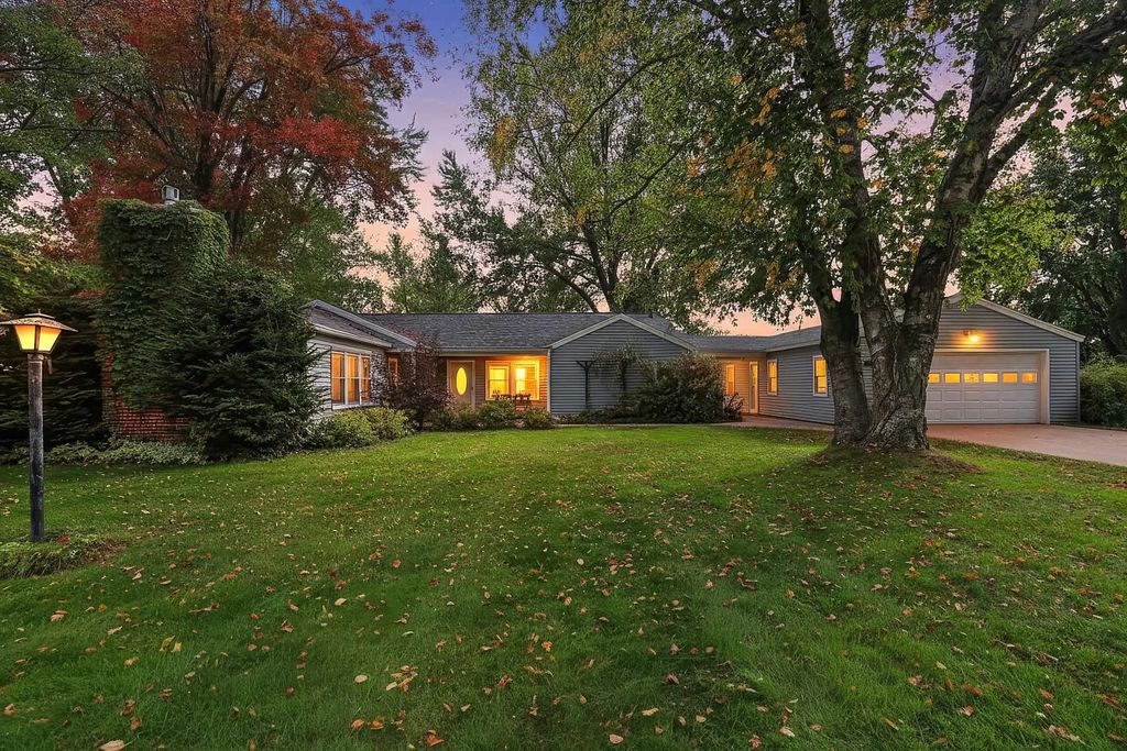 390 River Heights, SHAWANO
