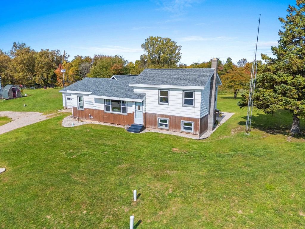 7408 Trail Road, GILLETT