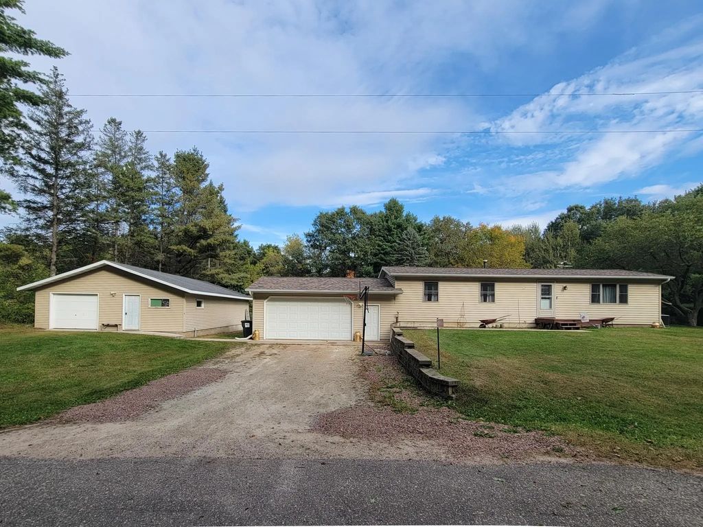N9106 Pagel Road, IOLA