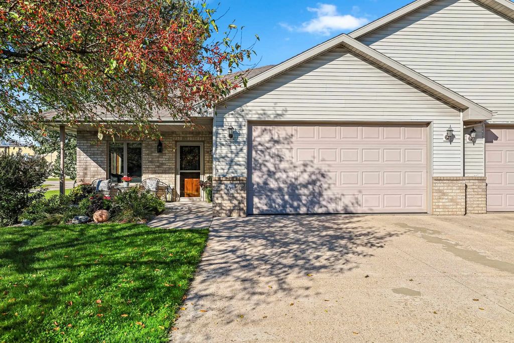 320 E Evergreen Drive, KAUKAUNA