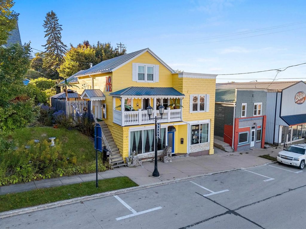 517 Milwaukee Street, KEWAUNEE