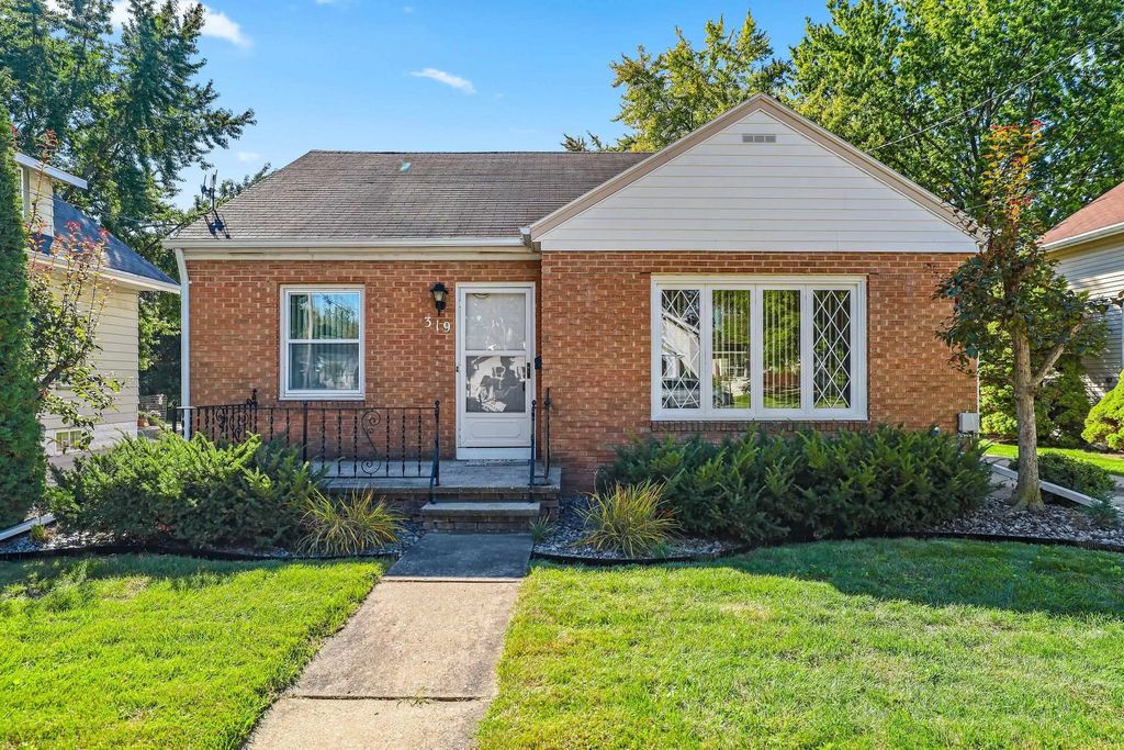 319 E Lincoln Avenue, LITTLE CHUTE