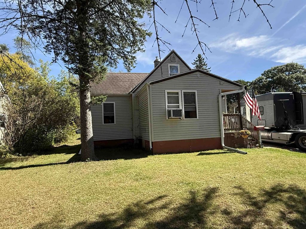 1230 S Smalley Street, SHAWANO