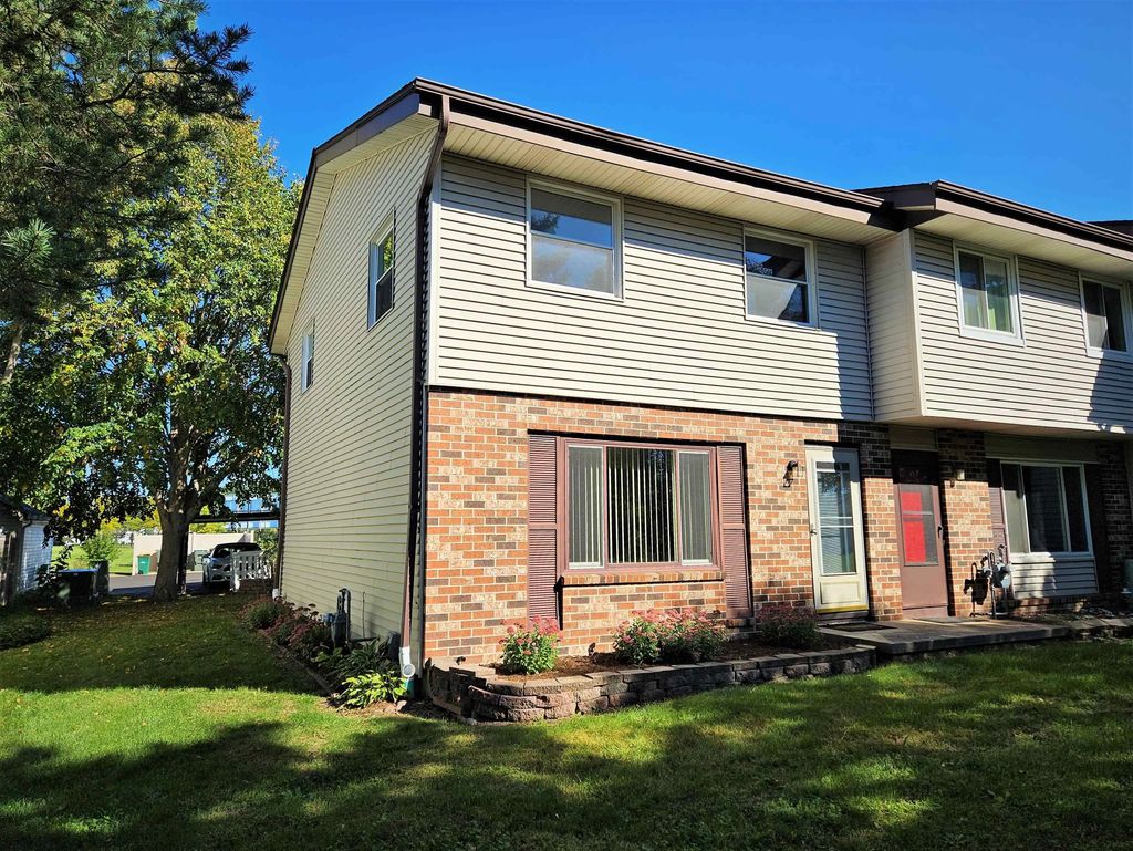 872 Castle Road, FOND DU LAC