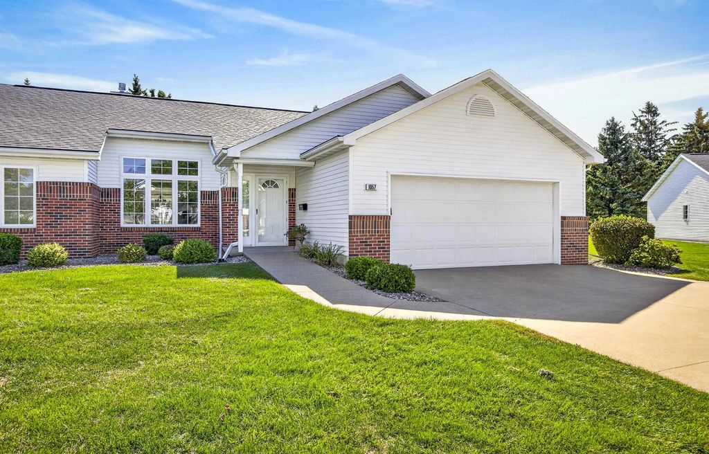 1057 W Windtree Drive 48, APPLETON
