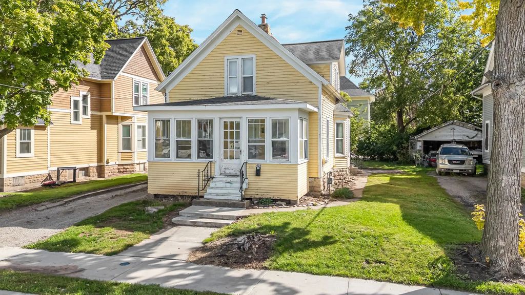826 Mckinley Street, OSHKOSH