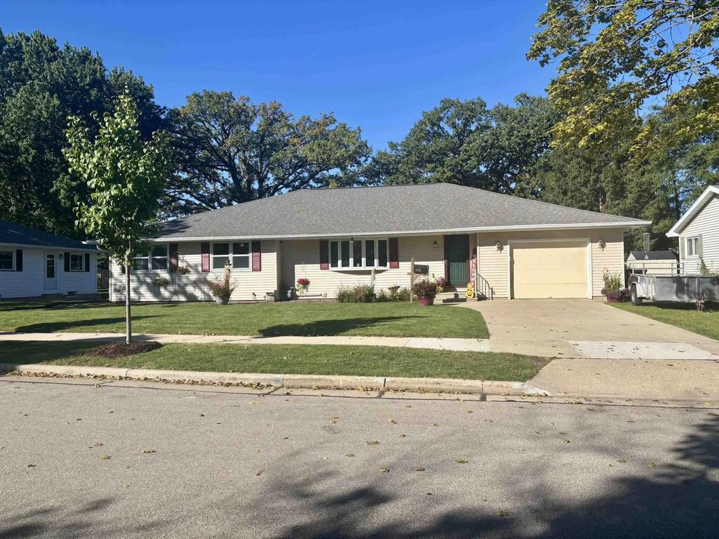 135 N Meadow Street, OSHKOSH