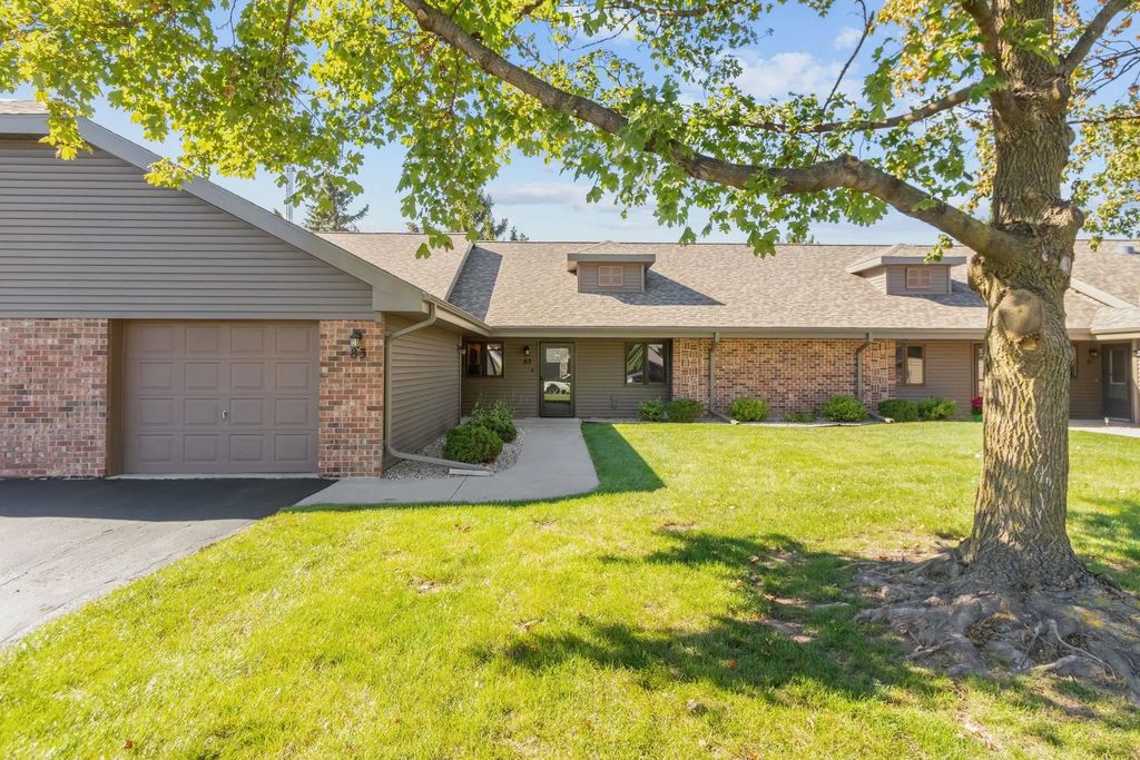 83 Spencer Village Court, APPLETON