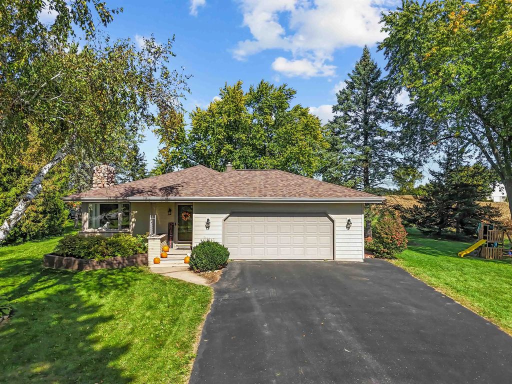 W6158 Everglade Road, GREENVILLE