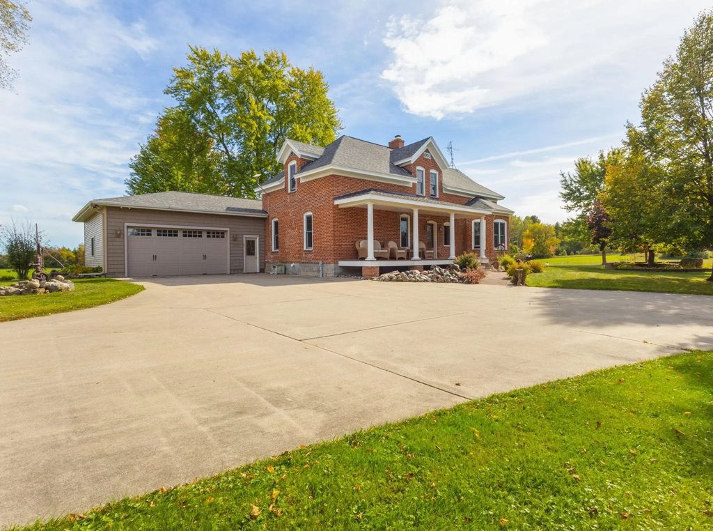 N6360 Twin Creek Road, PORTERFIELD