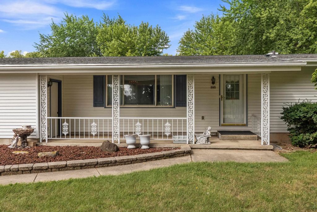 943 N Oakwood Road, OSHKOSH