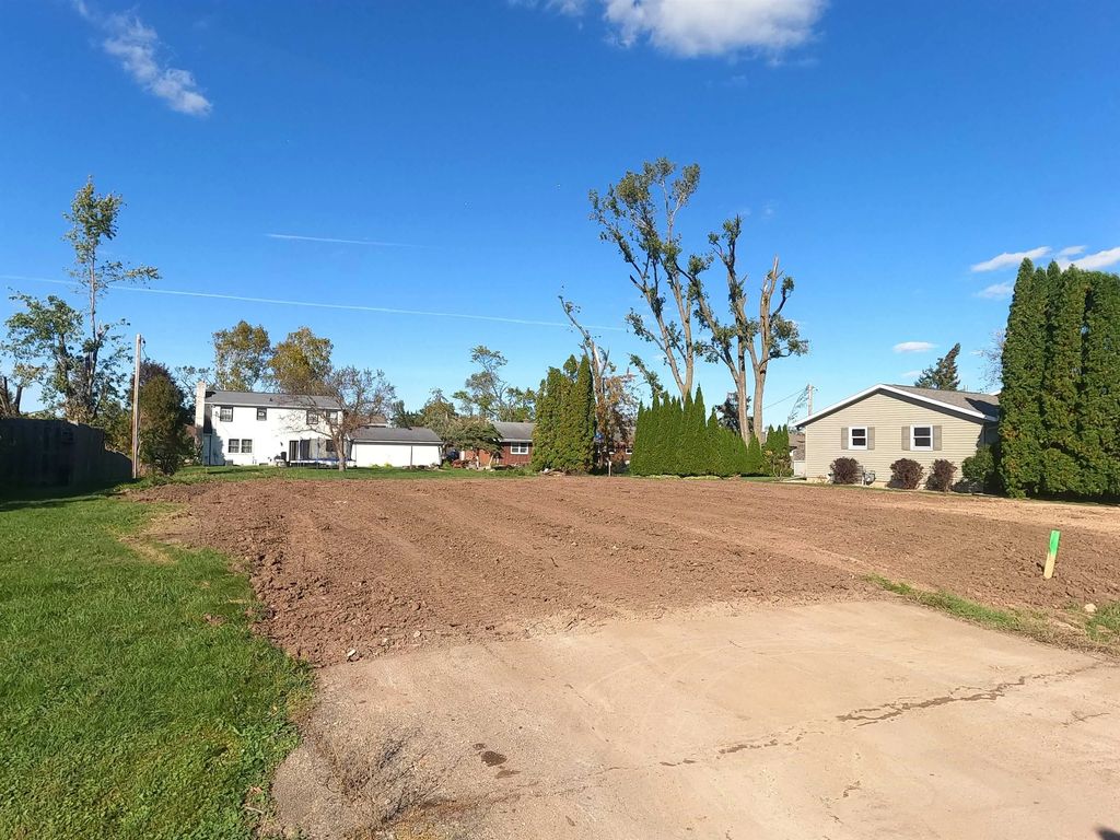 2020 Larkspur Drive, APPLETON