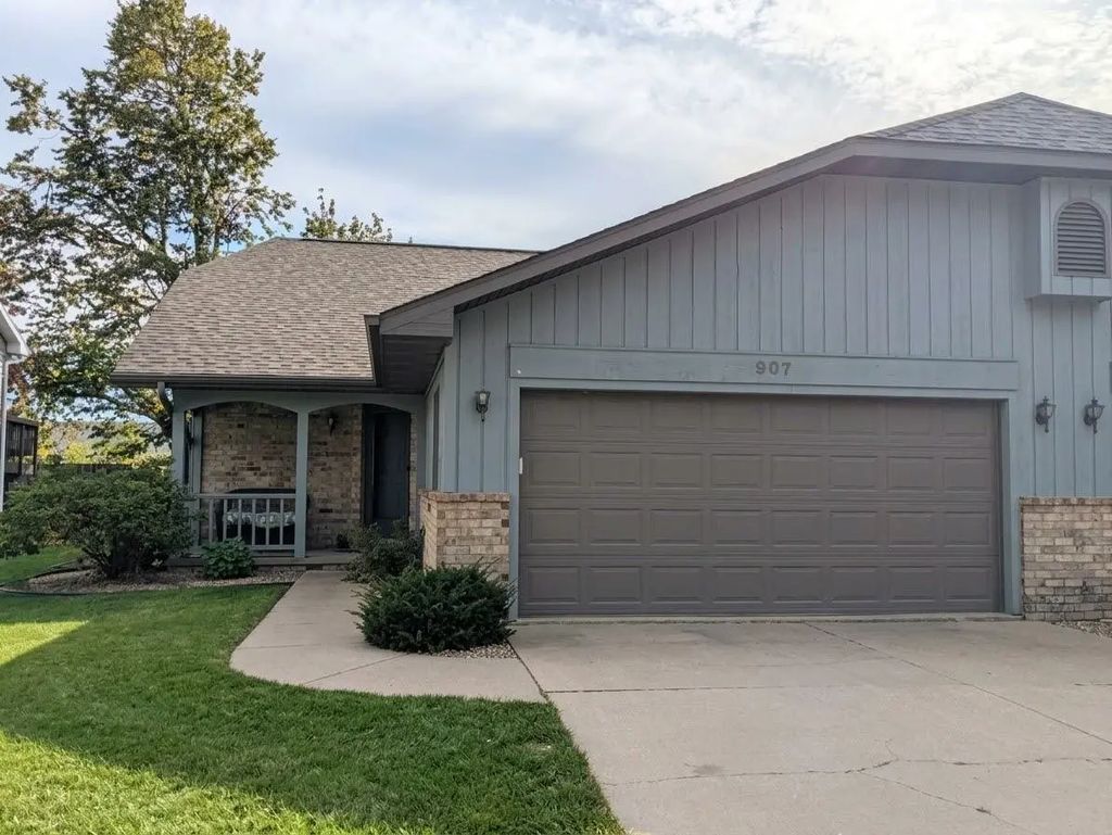 907 W Ridgeview Drive, APPLETON