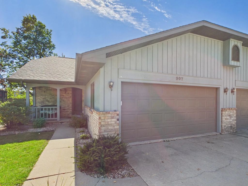 907 W Ridgeview Drive, APPLETON
