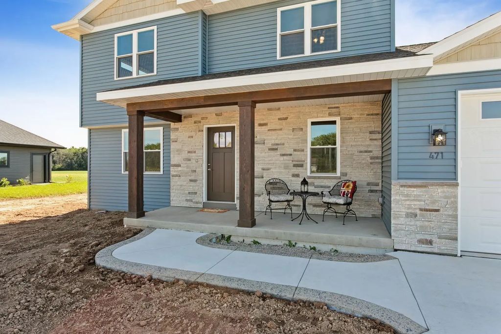 471 Rustic Ridge Drive, BRILLION