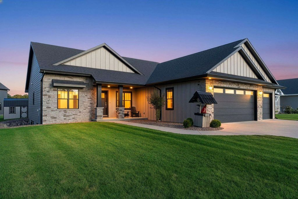 4209 Downton Circle, GREEN BAY