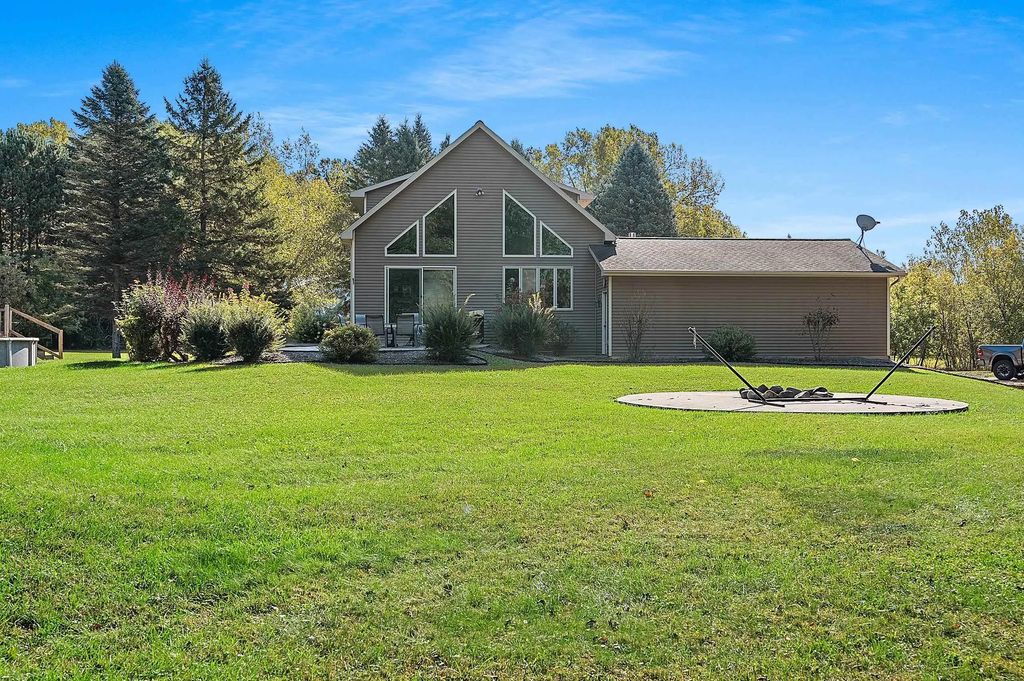 2277 J Edward Court, SUAMICO