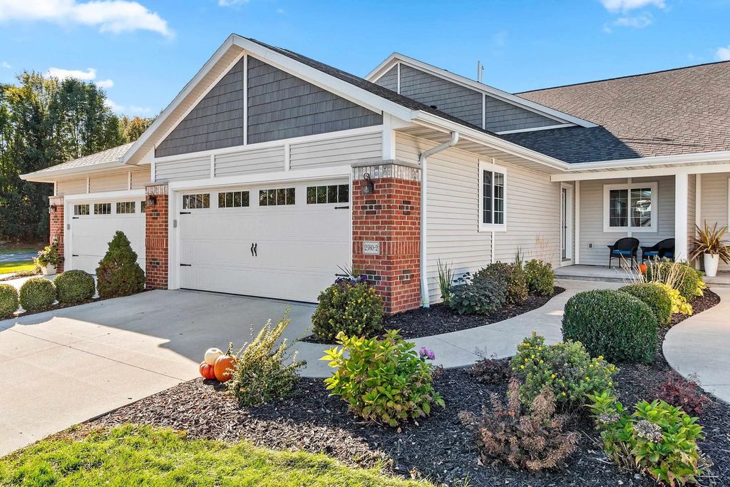 2580 Bay Harbor Circle 2, GREEN BAY