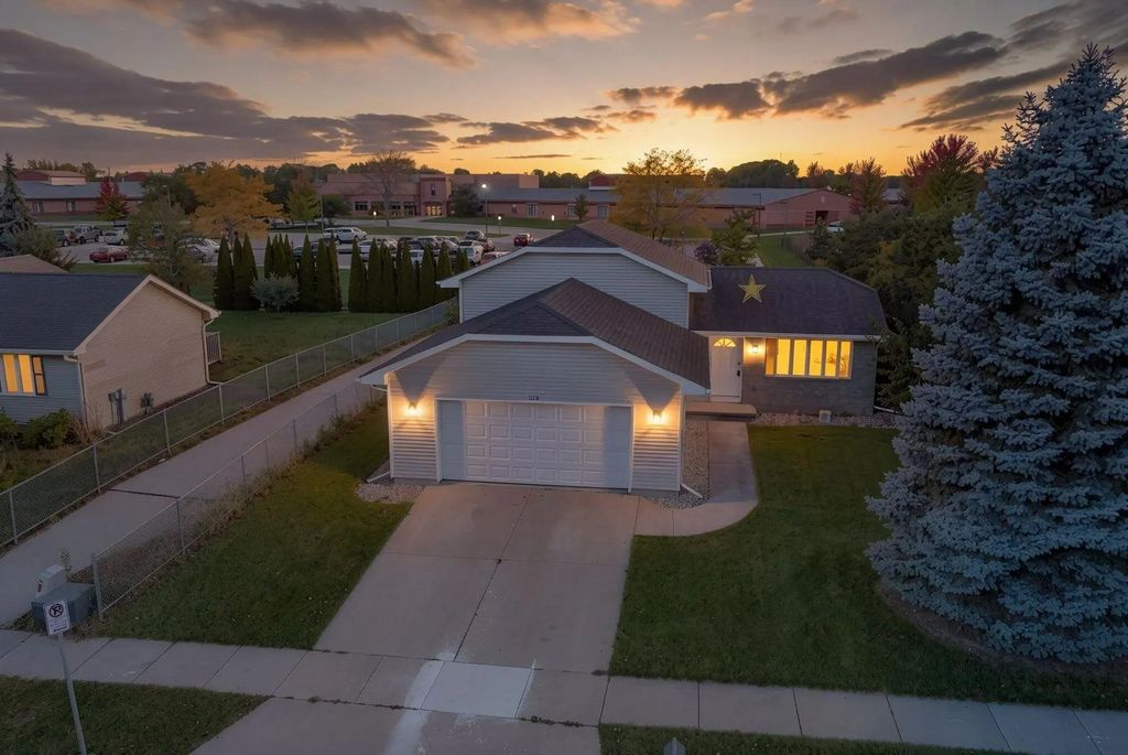 1755 Woodstock Street, OSHKOSH