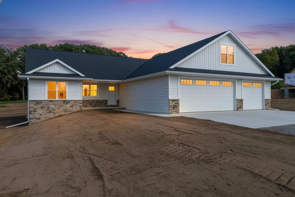 3718 Harolds Way, SUAMICO