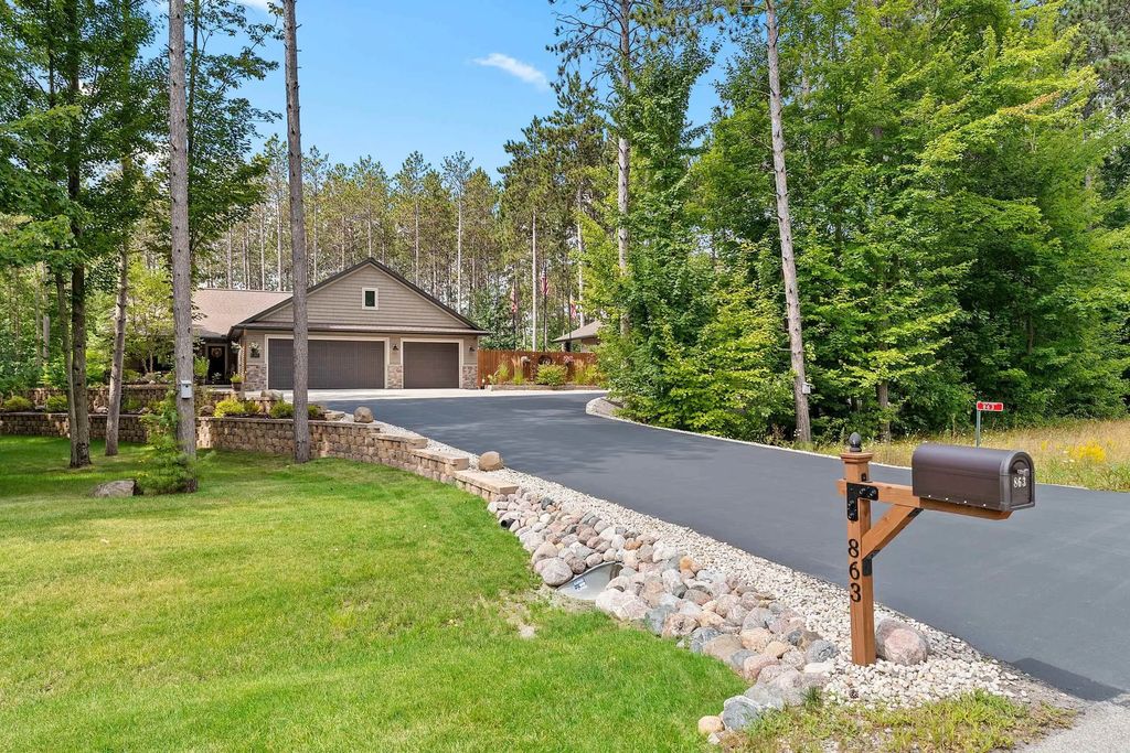 863 Maple Leaf Trail, SOBIESKI