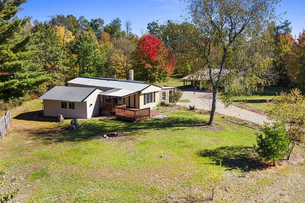 W11680 W 26th Road, POUND