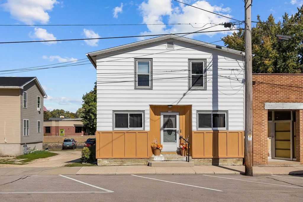 108 E Rock River Street, THERESA