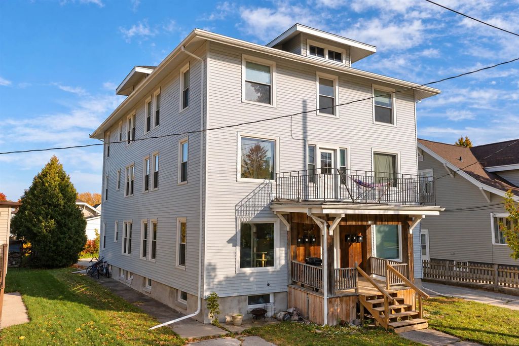 1115 S 15th Street, MANITOWOC