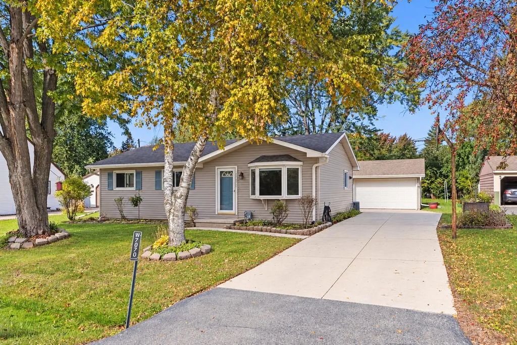 W7070 Verna Road, MENASHA