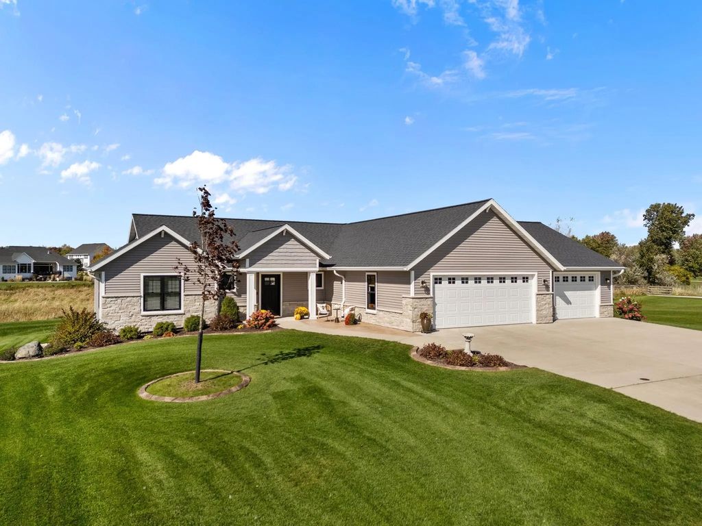 4265 N Deer Valley Court, APPLETON