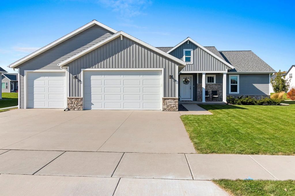 2985 E Bluetopaz Drive, APPLETON