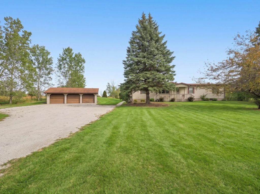 10405 Cth Jj, MANITOWOC