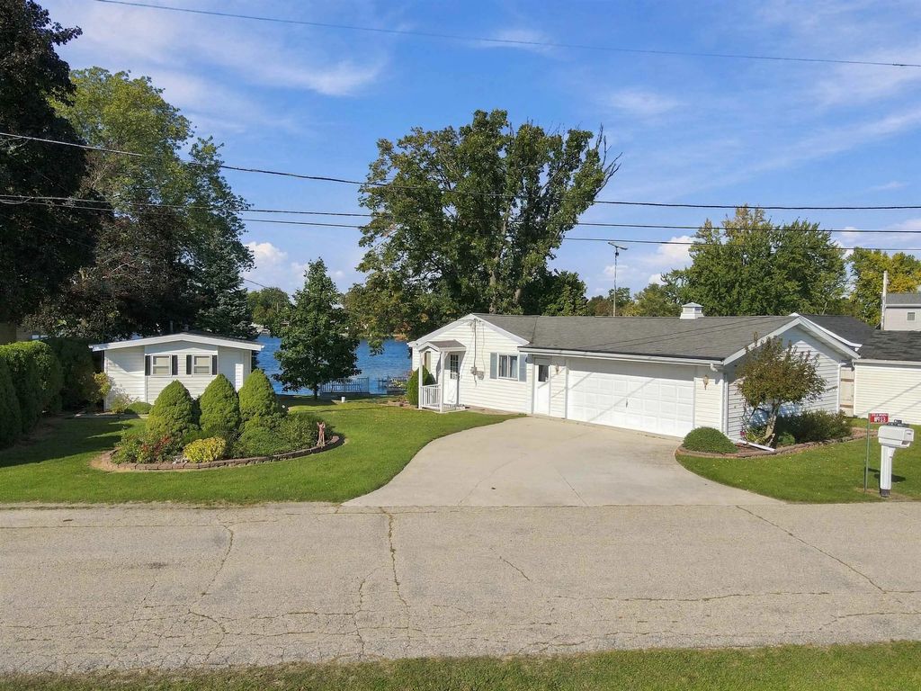 W933 South Shore Lane, StCLOUD