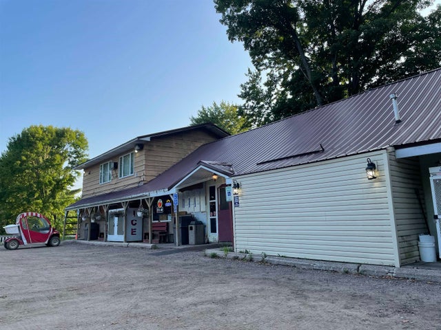 N9126 County Road D, Bowler