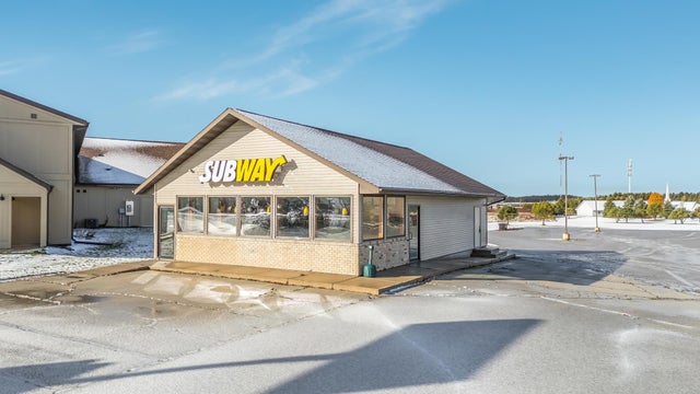 2217 Lake Street, ALGOMA