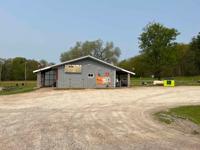 N10023 County Road J, IOLA