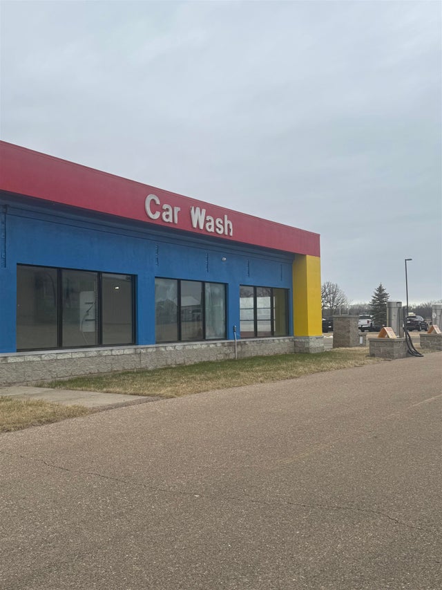 123 N 13th Avenue, WINNECONNE